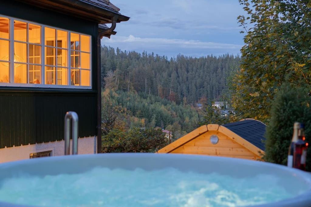 Exklusives Ferienhaus Am Waldrand Mit Whirlpool Und Sauna Villa Schonach im Schwarzwald Eksteriør billede